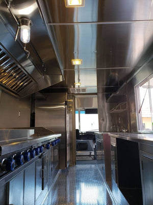 2006 Ford Food Truck 18' (Pre-owned)